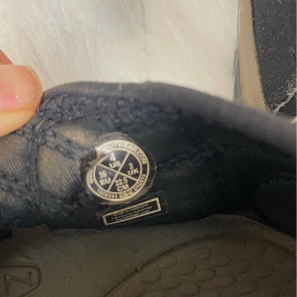 Keen Boys Black and army green shoes - Picture 4 of 9